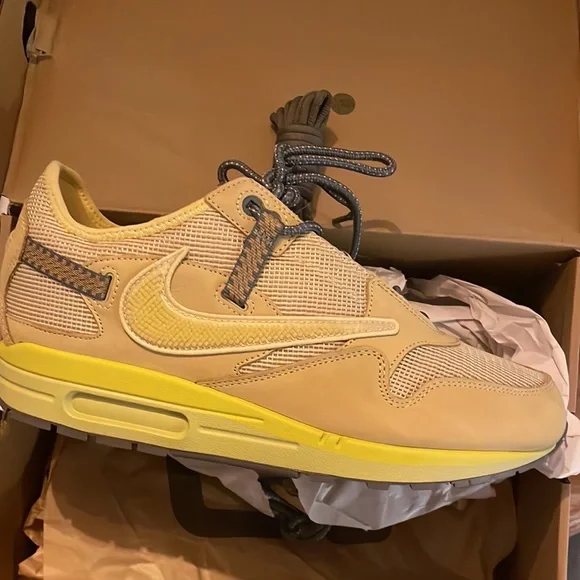 Travis Scott x Air Max 1 'Saturn Gold' - Picture 7 of 9